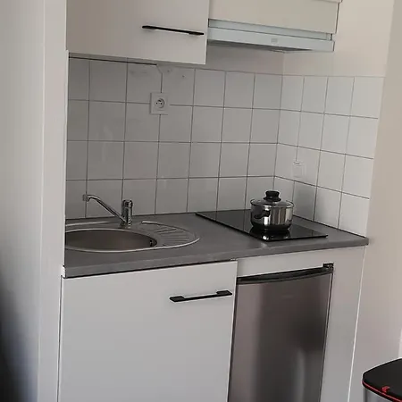 Avec Jardinet Apartment *