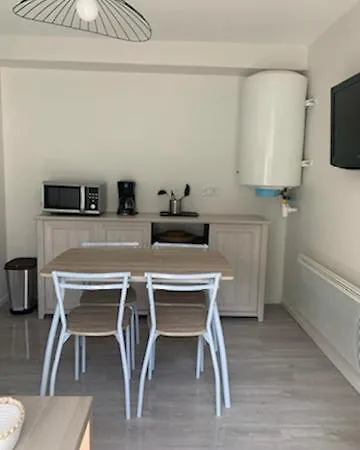 Avec Jardinet Apartment *