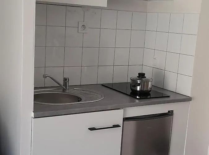 Avec Jardinet Apartament *