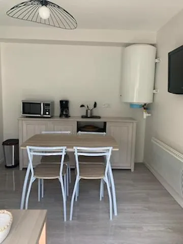 Avec Jardinet Apartament *