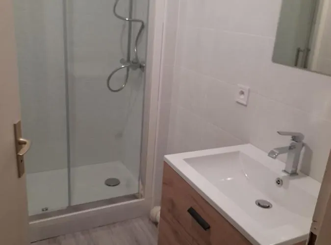 Avec Jardinet Apartament *